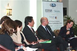 Cornelia Kutterer leads the discussions during the afternoon's parallel session on Internet Safety 